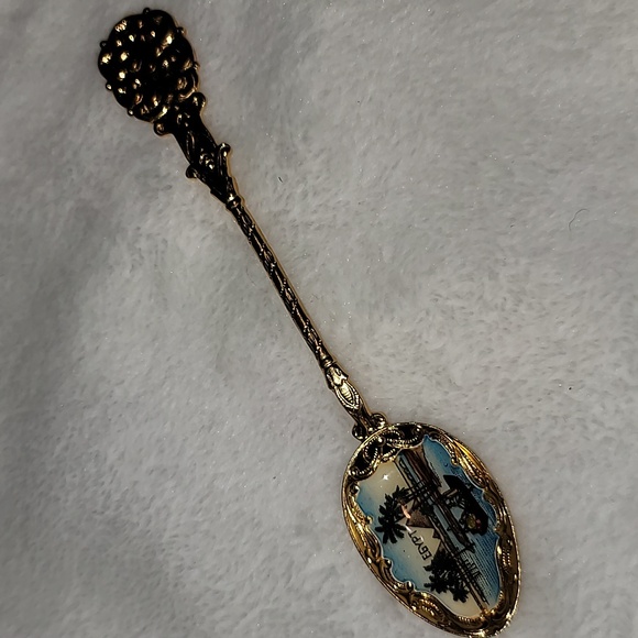 Egypt Souvenir Spoon gold tone enameled pyramid Nile scene. - Picture 2 of 7